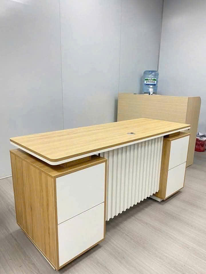 Bàn giám đốc 1m8 có 2 hộc