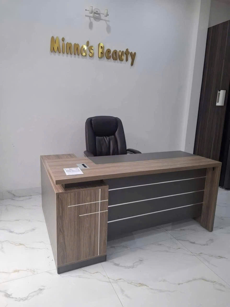 Bàn giám đốc 1m8 tủ phụ liền0