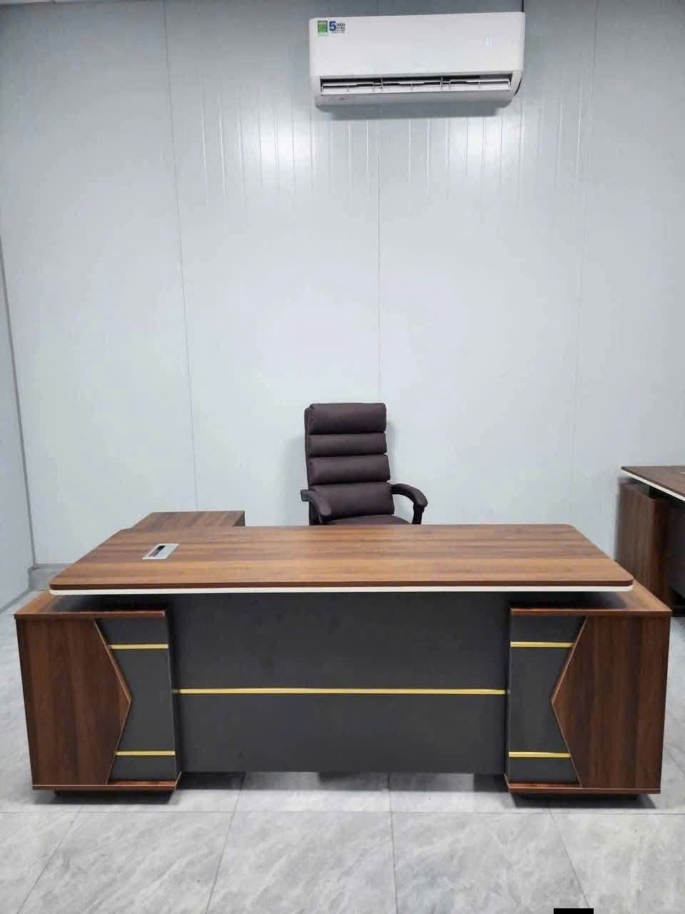 Bàn giám đốc 2 hộc tủ liền bàn